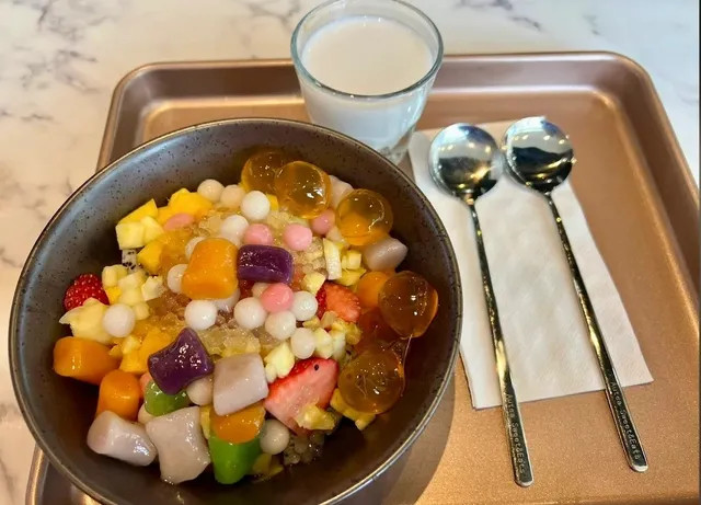 Chicago | Bubble Tea, Taro Ball Shaved Ice, and Tanghulu!