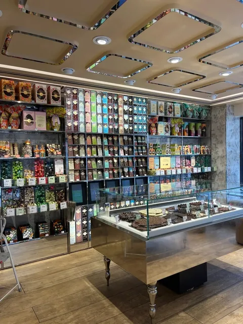 Delicious Treats Near NYU: Venchi Ice Cream & Chocolate 🍫