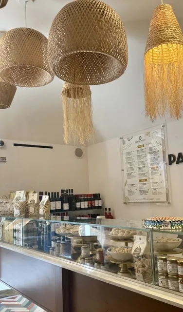 🇮🇹 A Delicious Little Italian Eatery in Rome! 🍝