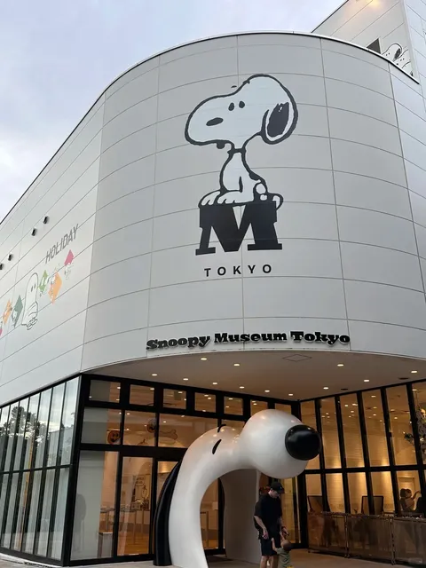 So happy at the Snoopy Museum! 😊