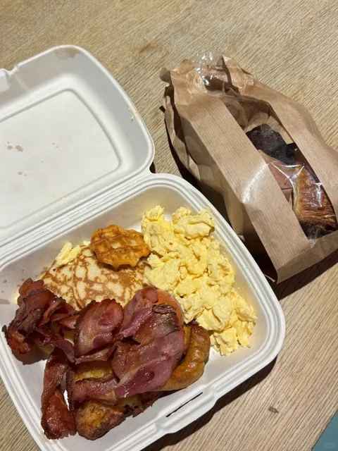 🇳🇱 €3.99 Giant "White People Breakfast" in Amsterdam City Center! 🍳