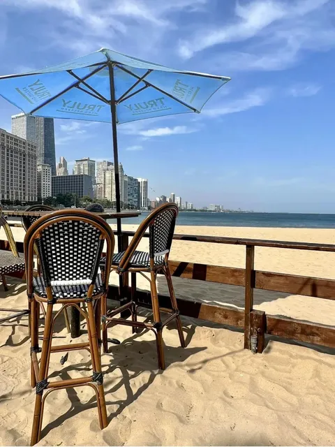 🌇 Chill Vibes at Chicago's Downtown Beach Escape!