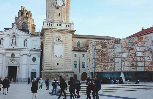 🇪🇸 Wandering the Windy Streets of Zaragoza 🌪️