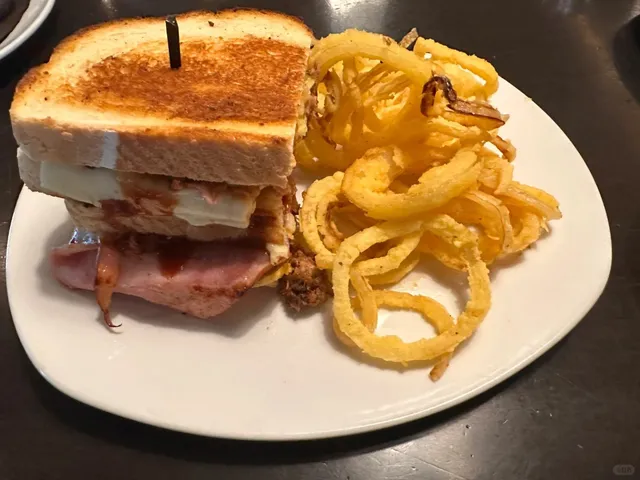 110 Grill in Worcester, MA – A Solid 3-Star Experience 🍔🍟