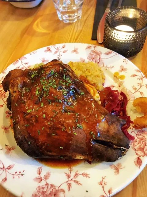 🇮🇸 Traditional Icelandic Cuisine: Sheep's Head 🐑