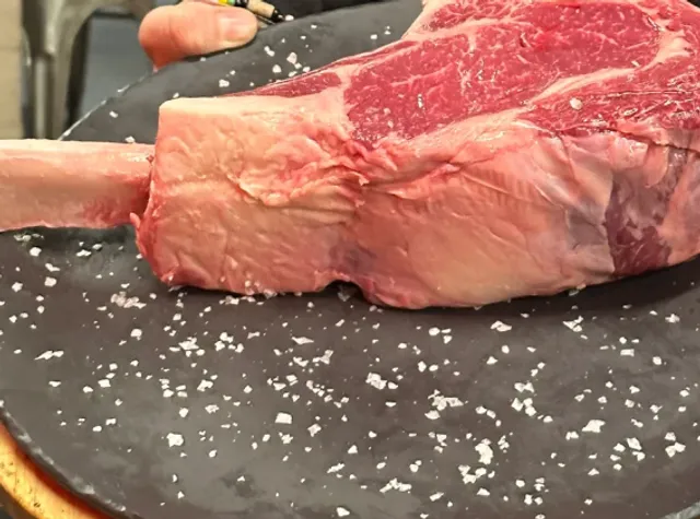 Waren's Restaurant | Quick, take me to eat this battle-axe steak🥩