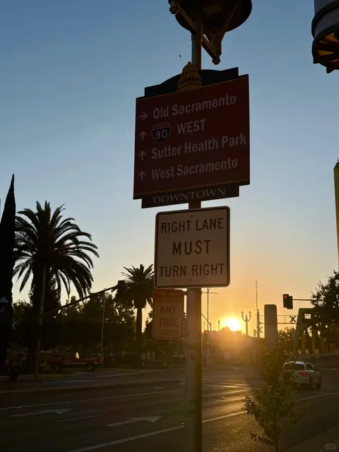 Chasing an Orange Sunset🌄🍊