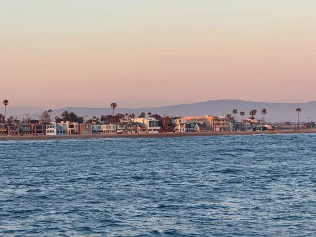 Seal Beach — Where California Sunsets Bring the Ultimate Romance! 🌅🏖