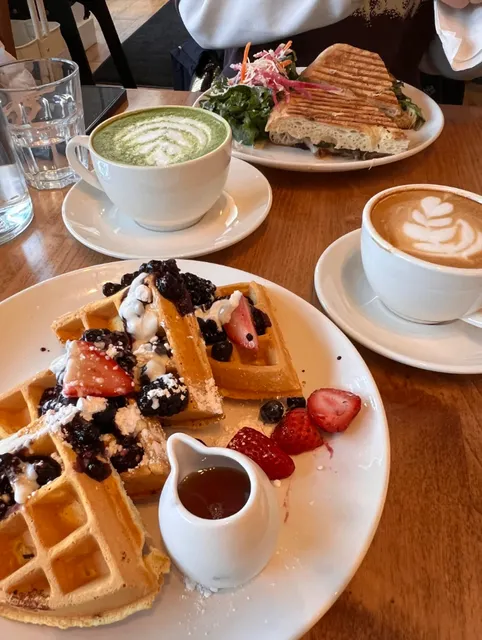 ​​🍽️ Queen's University Kingston Food Guide 🥰​​