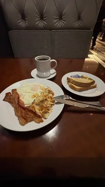 Fantastic Chicago Location! 🏙️ A Spacious & Comfortable Stay!