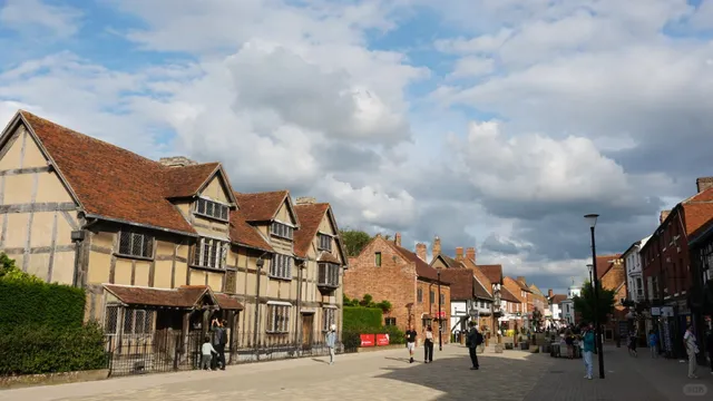 ​​🇬🇧 Stratford-upon-Avon: A Shakespearean Pilgrimage! 🎭✨​​