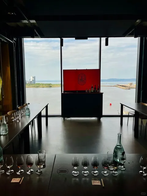 The World's Tallest Whisky Distillery is Hidden in Edinburgh's Port! 