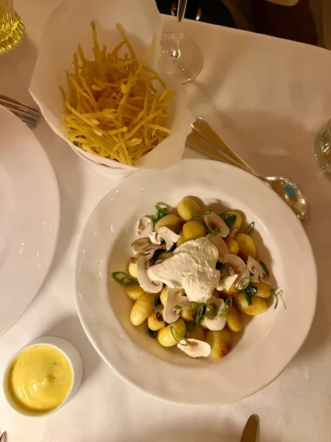 🌟 A Beautiful Dining Experience! 🌟