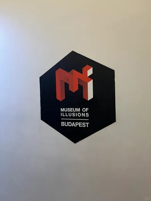 Hungary 🇭🇺 Budapest/Optical Illusion Museum 🪞