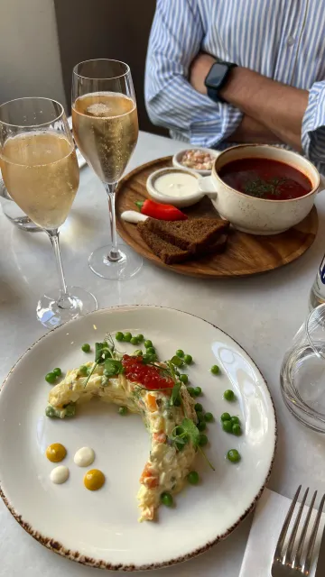 A Taste of the Motherland in the Heart of Soho! 🥟