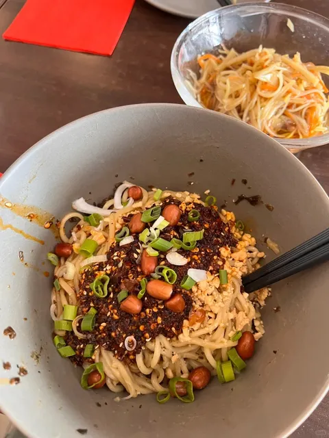 🇩🇪【Düsseldorf】Cozy Chinese Eatery｜Rice Bowls & Noodles