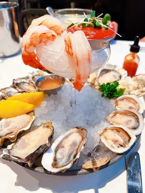 🇨🇦 This Restaurant Has an ENTIRE Menu Dedicated to Oysters! 🦪✨