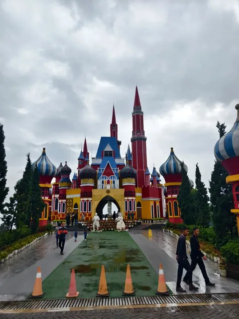 🇮🇩 Bandung Day Trip: Florawisata D'Castello 🏰