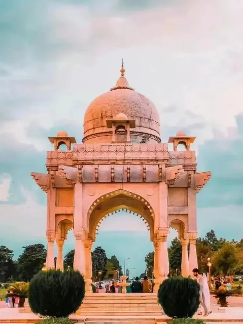 Islamabad Travel Guide: Capital of Contrasts