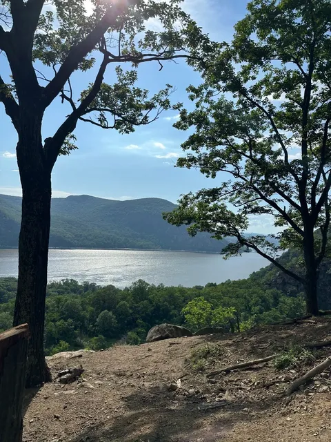 ​​Bull Hill Short Loop: Hudson Valley’s Buggy But Beautiful Hike! 🐛⛰️