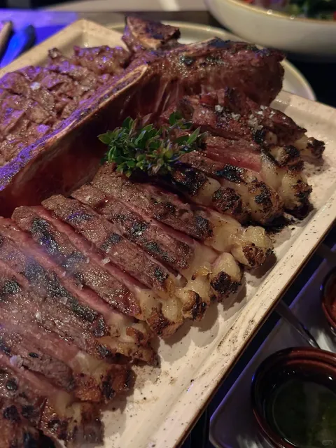 Milan’s Steaks That’ll Make You Swoon for Just 50 Euros! 🥩
