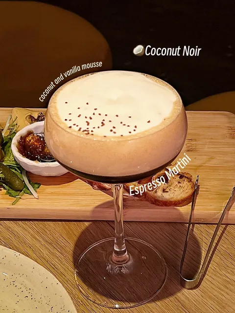 🇨🇦 A Women-Friendly Hidden Gem in Toronto's Financial District 🍸✨