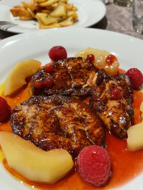 Recommending a Serendipitous French Bistro in Paris!