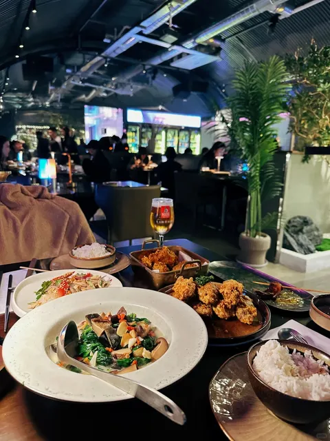 London | A Super Cozy Little Bar 🥂