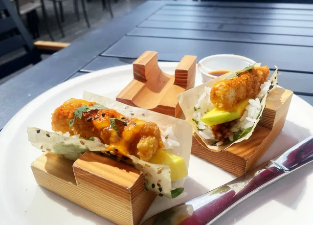 🇨🇦 Whitehorse’s Fanciest Chain Restaurant? Earls Review!  