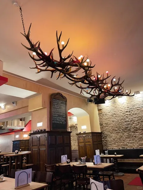 🇩🇪 Only in Düsseldorf: A Taste of Authentic German Tradition! 🍖