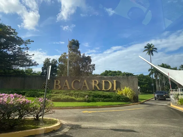 Classic Rum Sharing: Bacardi White Rum 🏟🥂