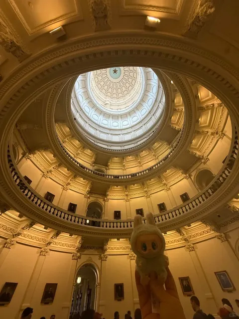 🏛️🗽 Austin’s Capitol & Military Marvel: Democracy Meets History! 