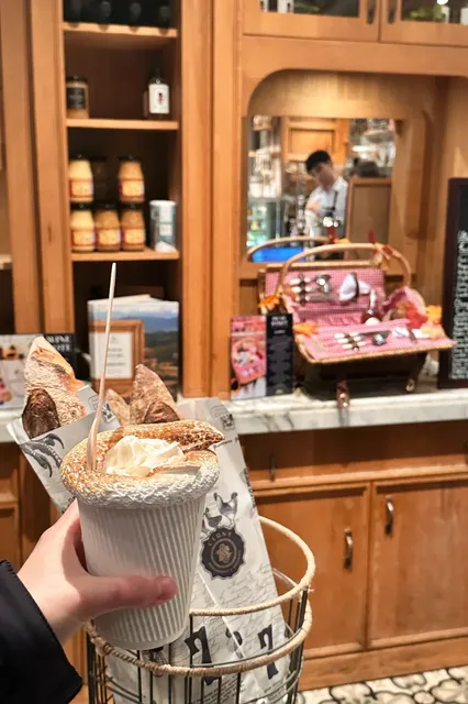 Toronto | Christmas Market at the Distillery Photo Ops🎄