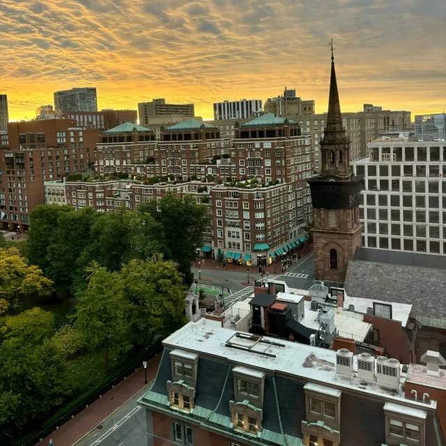 Excellent Service During Peak Hours! 🏨🌟