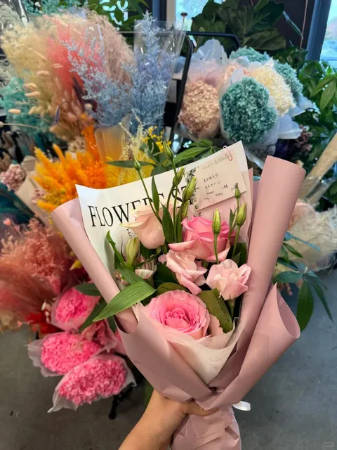 Atlanta’s Go-To Combo for Celebrations: Cake + Flowers 🎂💐