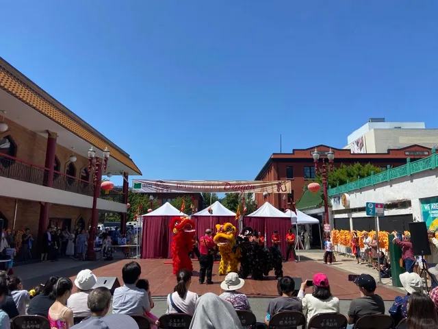 🌟 Portland Saturday Market: A Mixed Bag of Crafts & Culture