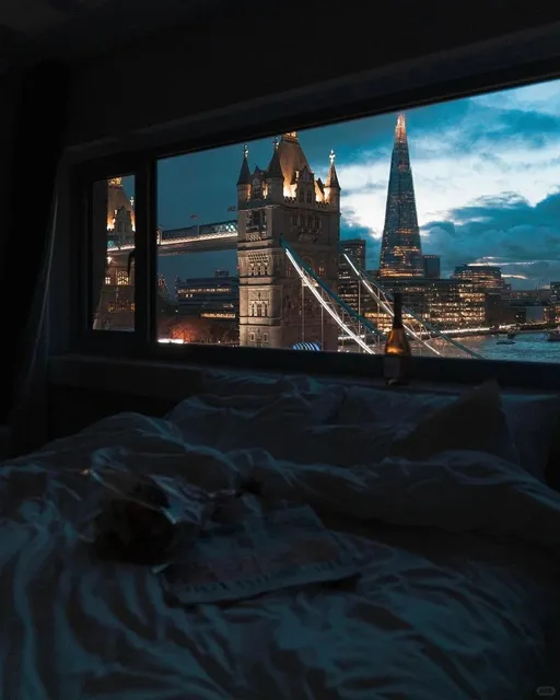 Staying at a Hotel Near the Tower of London – Is It Worth It, Gir？👭