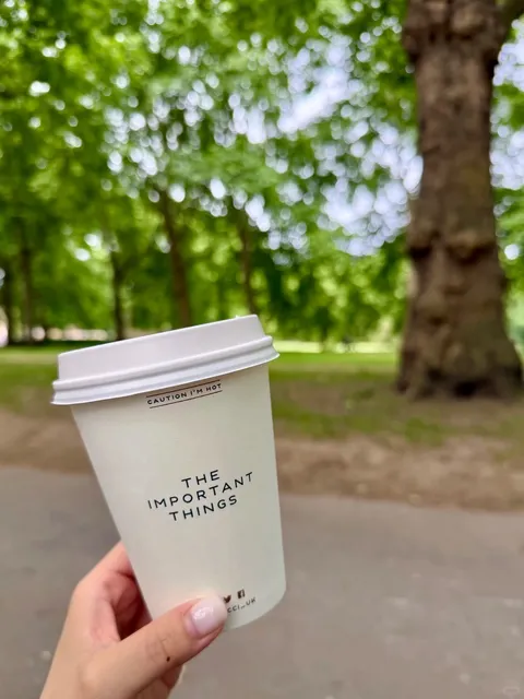 Coffee Time in London's Green Park ☕🌳