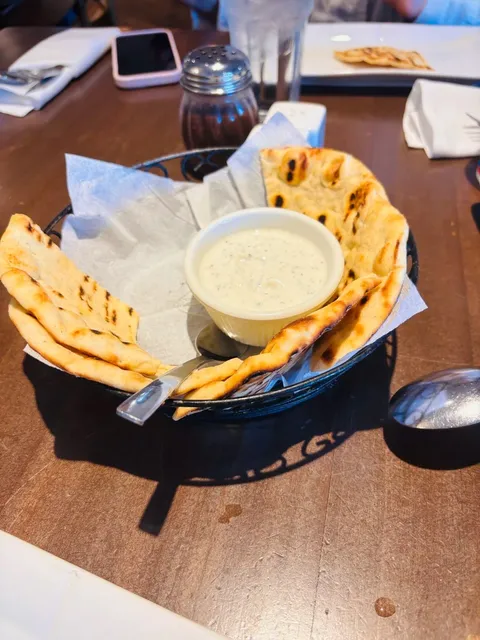 A Spooky Long Island Day & Persian Surprise 🧟🍂