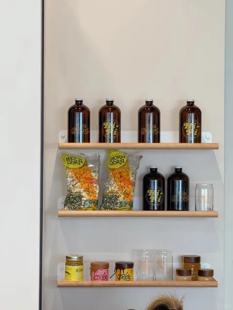 LA｜Retro-Style Cafe by the Beach! 🌊☕️