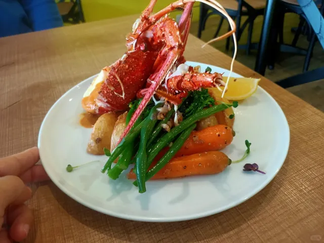 Coffs Harbour's Best-Kept Seafood Secret! 🦞🔥