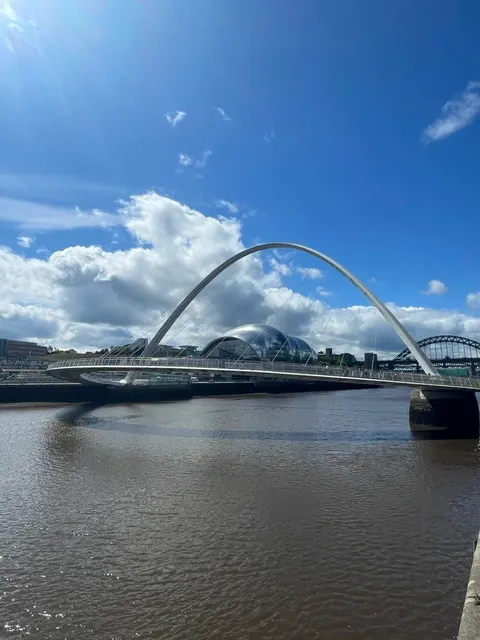 🇬🇧 Newcastle's Winking Bridge 👀 The World's Most Punctual Wink! 😉✨