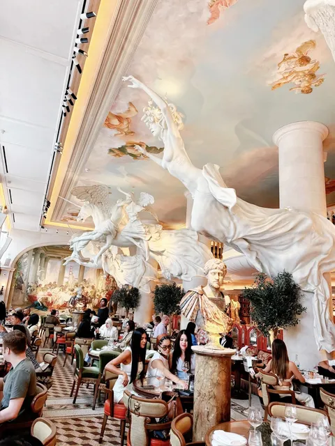🇬🇧 Bacchanalia Mayfair: London's Most Stunning Restaurant  🏛️✨  