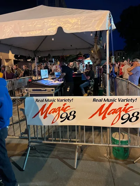 State Street After Dark: Where Madison Comes Alive! 🌙🎶