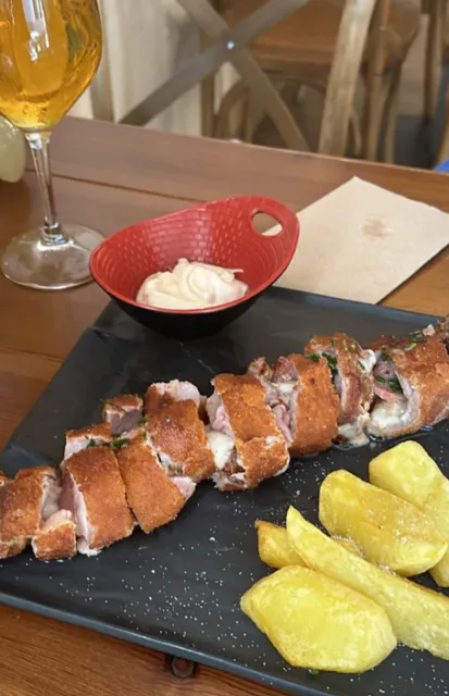 Granada is amazing. Come here 🇪🇸 It's the best meal I've had in days