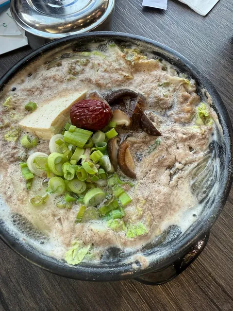 Warming Bone Broth Soup — Claypot Seolleongtang 🍲