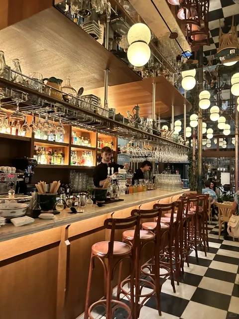 Affordable French Restaurant with a Great Atmosphere 🍽️🎉