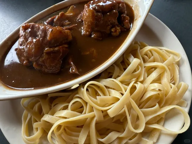 Savoy Kitchen: A 40+ Year Icon for Hainanese Chicken Rice 🐔🏮