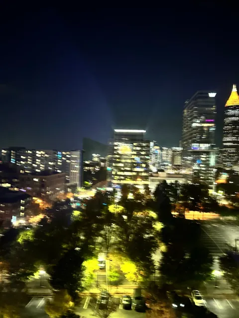 Amazing Staff & Hotel Environment! 🌟🏨