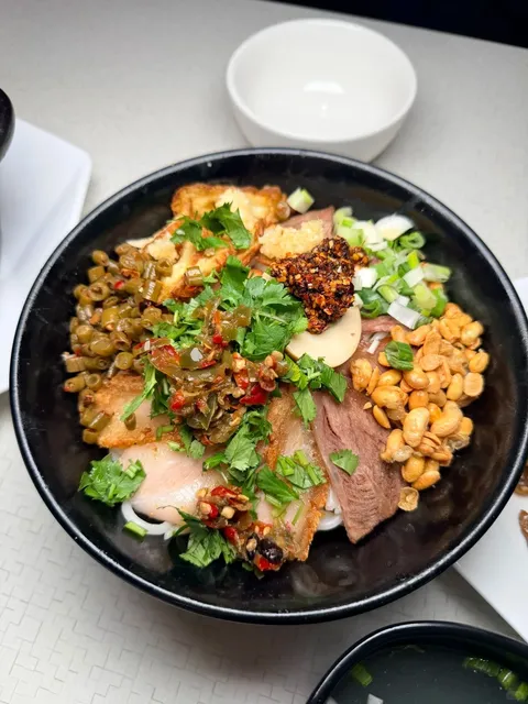 🇺🇸 This Garlic-Baked Sea Snail in Vegas 